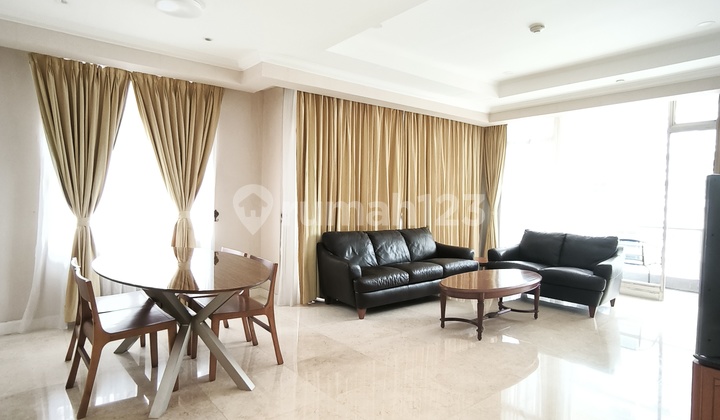 Istana Sahid Apartment Unit 18E is very well-maintained, with a strategic location in the center of Jakarta.