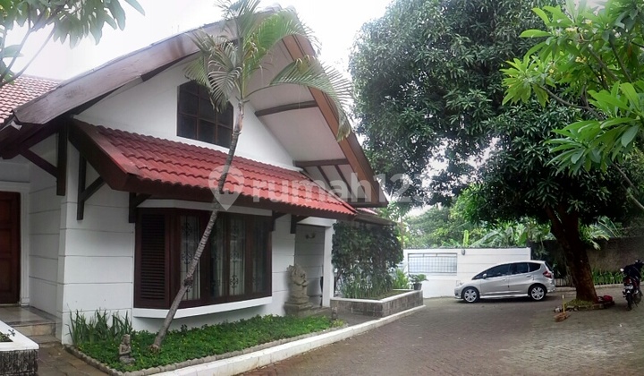 Asri House, Spacious Yard & Swimming Pool 2