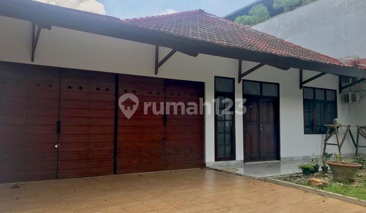 Rumah di Jalan Langsat Kebayoran Rapi Dan Bersih