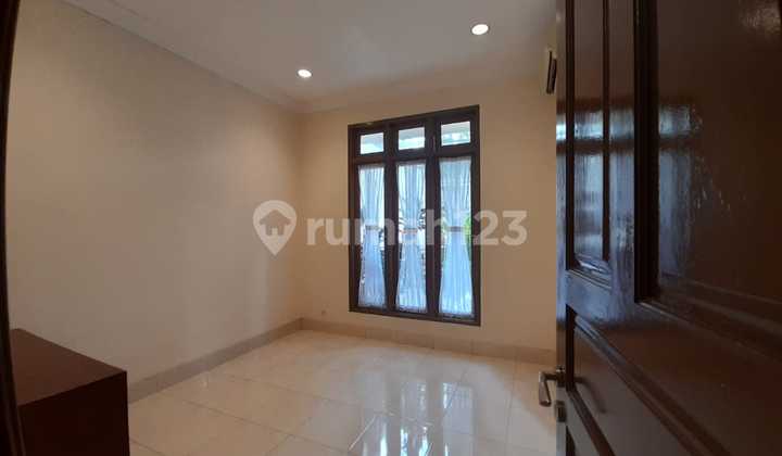 Rumah Asri Dalam Kompleks Di Lebak Bulus. Lingkungan Aman One Gate System Dg Fasilitas Pool Dan Lapangan Tenis Rumah Asri Dalam Kompleks Di Lebak Bulus. Lingkungan Aman One Gate System Dg Fasilitas Pool Dan Lapangan Tenis