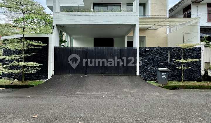 Rumah Hook dengan Kolam Renang di Dalam Komplek 2