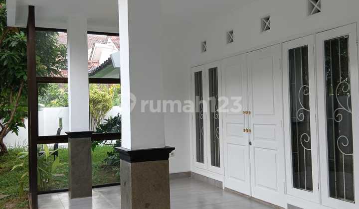 Rumah Siap Huni, Dalam Kompleks, Posisi Hook