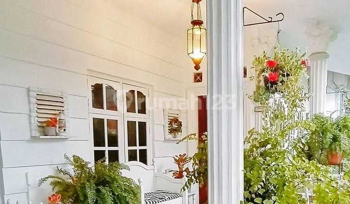 Wow!! Rumah Vintage Culture Skena di Jatibening Baru 2