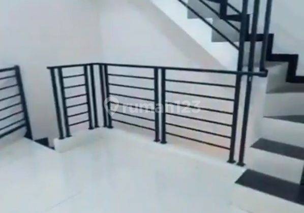 RUMAH TOWNHOUSE DI JALAN PENGAYOMAN UTAN KAYU 2