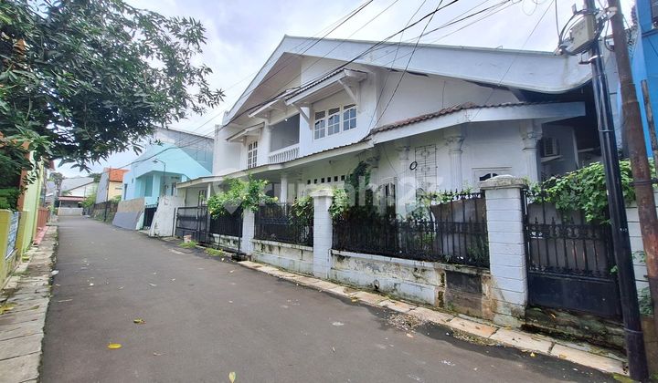 Rumah Luas di Jatibening Baru Vintage Komplek