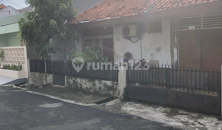 Hot!! Rumah Tua Dekat Stasiun LRT Veldrome
