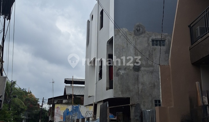 Rumah Siap Huni Utan Kayu Matraman Strategis 2