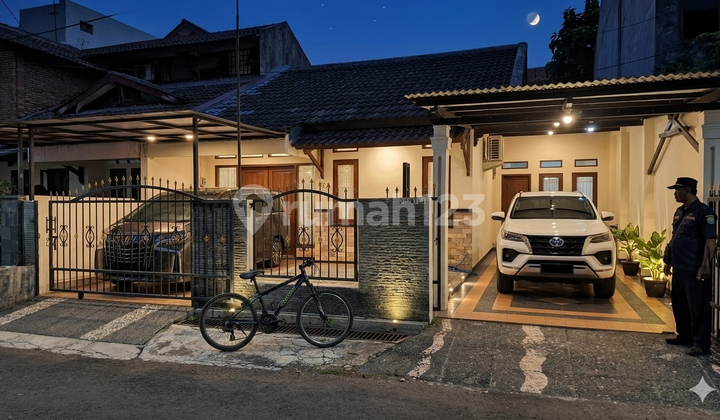 Affordable and Comfortable House in the DPR Bintaro Complex Affordable and Comfortable House in the DPR Bintaro Complex