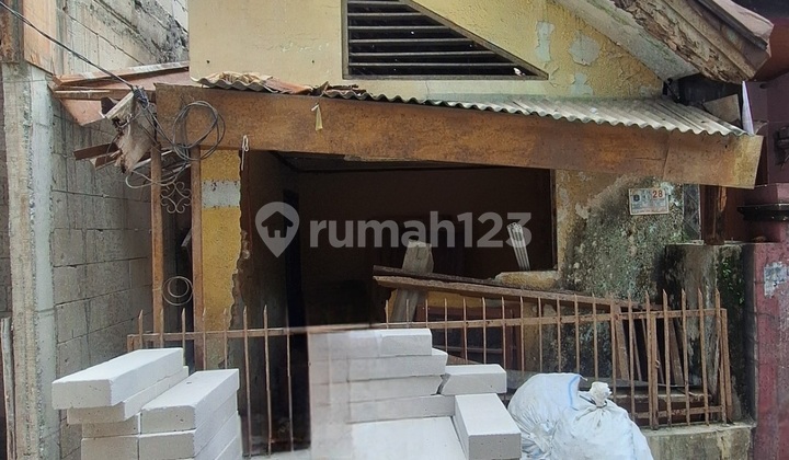 Old House In Utan Kayu Near Rawamangun Shm