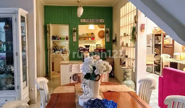 Rumah Luas di Jatibening Baru Vintage Komplek 2