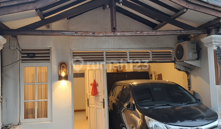 Affordable house in North Utan Kayu, Matraman Affordable house in North Utan Kayu, Matraman