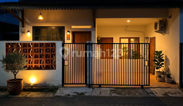 Single-Storey House in East Pejaten, Poltangan Single-Storey House in East Pejaten, Poltangan