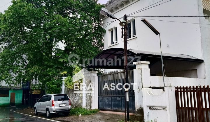 Rumah Hook Inti Kota Lokasi Prime Jalan Tumapel, Medan Petisah