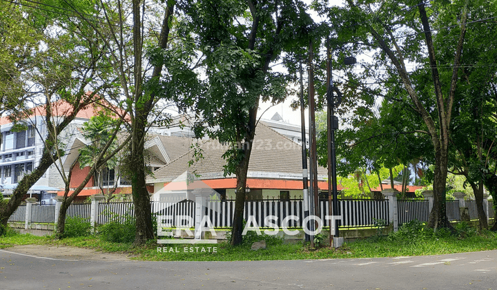 Rumah Hook Inti Kota Lokasi Prime Jl. Slamet Riyadi, Medan Maimun 1