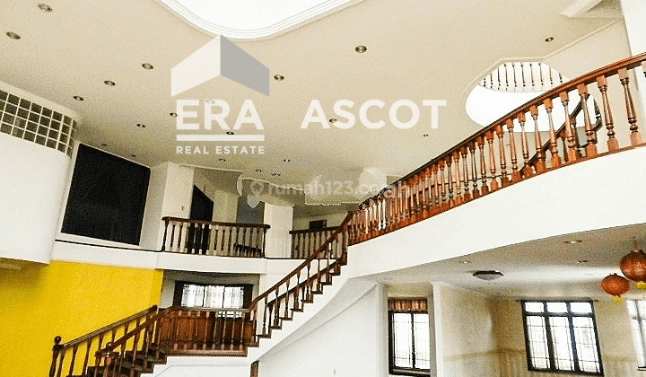 Rumah Hook Inti Kota Lokasi Elite Jalan Ir. Juanda, Medan Polonia