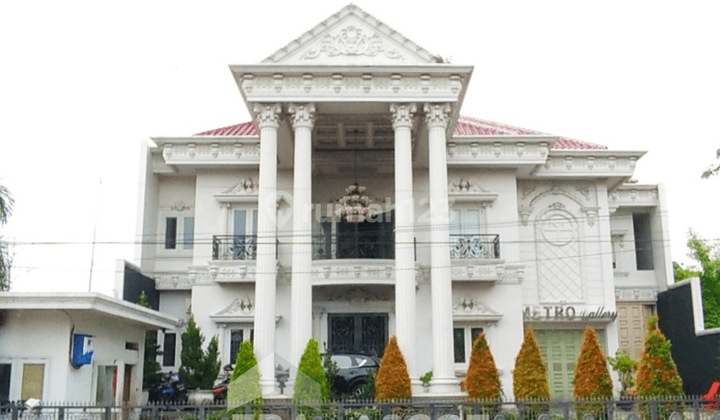 Rumah Sultan Di Daerah Elite Jalan Amir Hamzah Medan  1