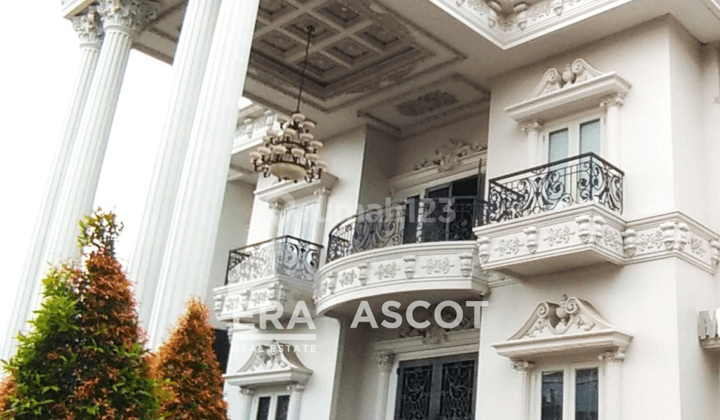 Rumah Sultan Di Daerah Elite Jalan Amir Hamzah Medan  2