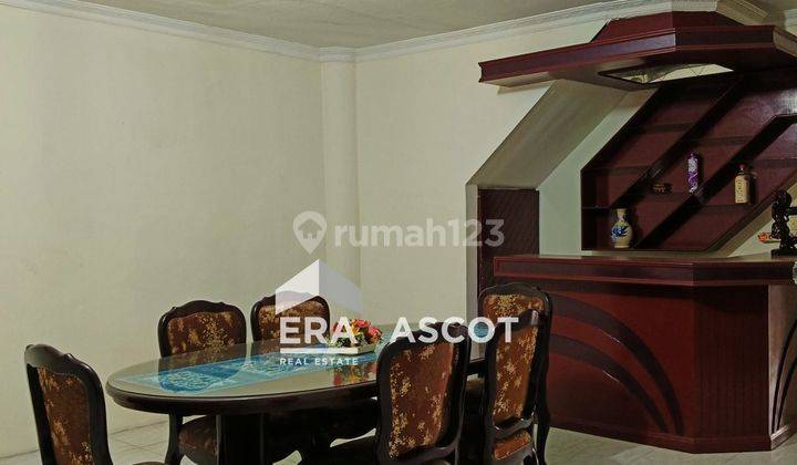 ruang makan rumah inti kota komplek tapol