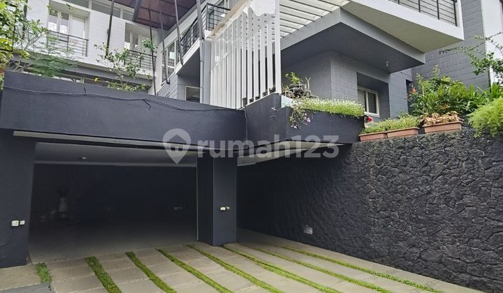Rumah Mewah Exclusive Perumahan Setraduta Sukasari Kota Bandung Rumah Mewah Exclusive Perumahan Setraduta Sukasari Kota Bandung
