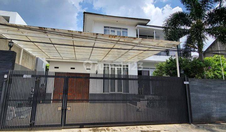 Rumah Semi Villa Ada Kolam Renang Komplek Gegerkalong Bandung SHM 1