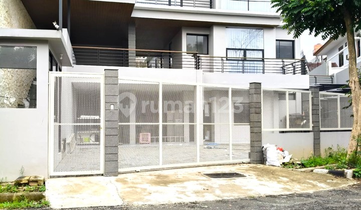 Rumah Mewah Kolam Renang Komplek Regency Ciwaruga Lembang Bandung Rumah Mewah Kolam Renang Komplek Regency Ciwaruga Lembang Bandung