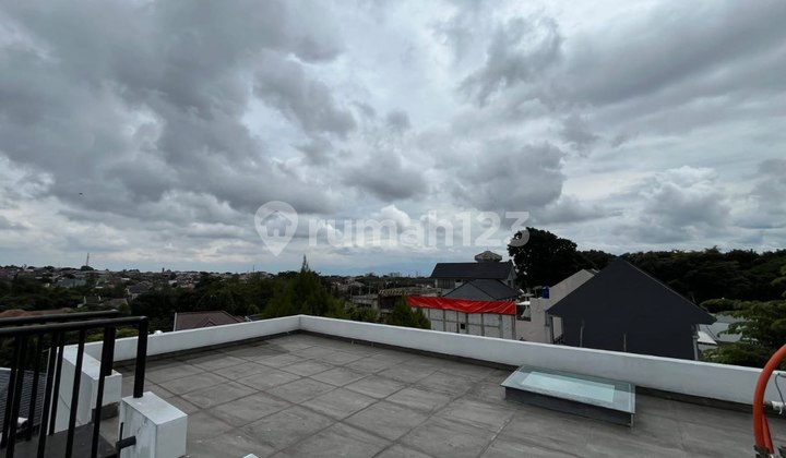 Exclusive House in Sarijadi Gegerkalong Near Setiabudi Upi Bandung 2