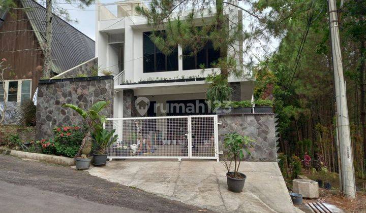 Rumah Modern Di Komplek Dekat Gegerkalong Polban Ciwaruga Bandung 1