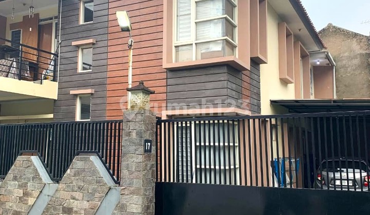 Rumah Bagus Terawat 2 LantaI Sembrani Lapas Arcamanik Bandung SHM Rumah Bagus Terawat 2 LantaI Sembrani Lapas Arcamanik Bandung SHM