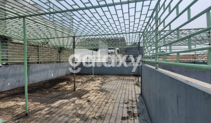 Sudah Renovasi Rumah Darmo Satelit Utara, 3 Lantai Hadap Utara. 1