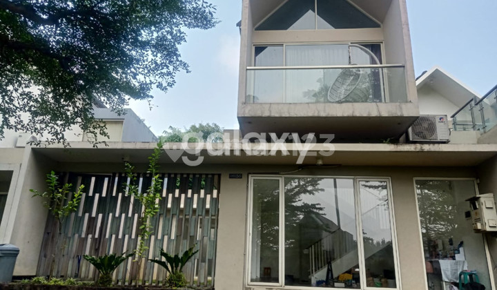 Langka! Rumah Taman Dayu dengan Akses Kolam Pribadi Cluster 1