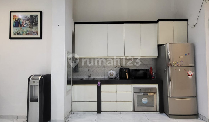 Harga turun. Rumah Besar 2 Lantai Siap Huni di Delta Sari Baru - Hadap Utara 2