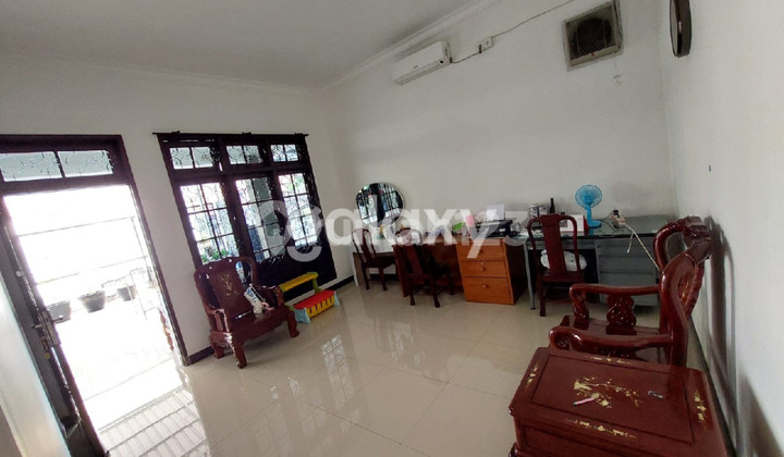 Hunian  dengan lokasi premium, nyaman untuk keluarga besar dan bernilai tinggi 2