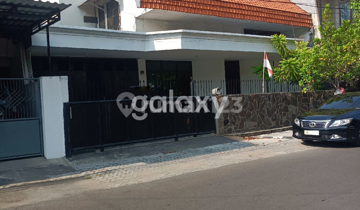 House in the elite area of South Surabaya, Margorejo Indah, close to Superindo, Papaya supermarket, and A Yani main road. 1