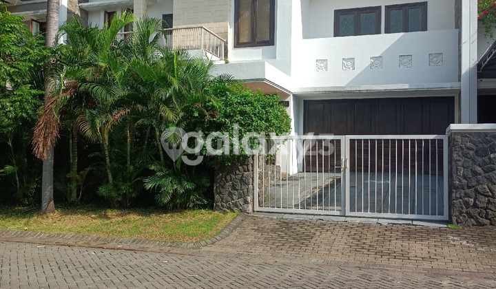 Rumah siap huni dan pakai di kawasan elite Graha Family dekat dengan ROCA, cafe monople, loop Graha, RS Nashos 1