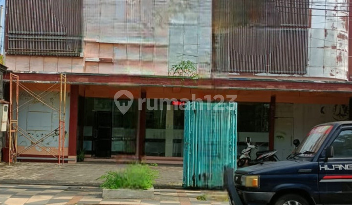 Strategic House for Sale at Walikota Mustajab, Premium Location in Central Surabaya 1