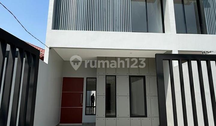 Dijual Rumah 2Man dengan Luas Bangunan Paling Besar Meruya Utara 2