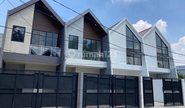 Dijual Rumah 2lt Bebas Pilih Facade Lay Out di Meruya Utara 1