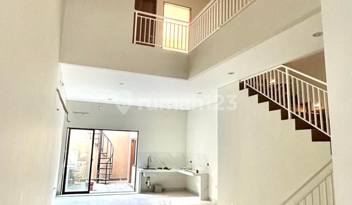 Dijual Rumah Custom Lokasi Bebas Banjir 2 Lantai Meruya Utara