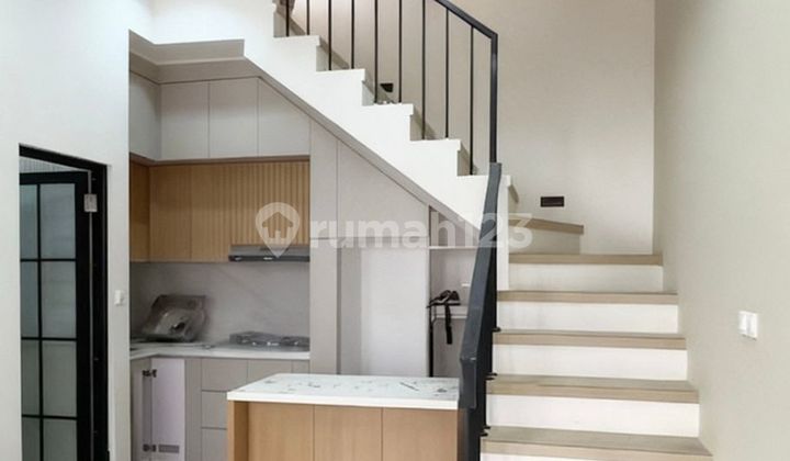 Dijual Rumah Custom 3 Lantai 1Man di Meruya Utara Jakarta Barat Dijual Rumah Custom 3 Lantai 1Man di Meruya Utara Jakarta Barat