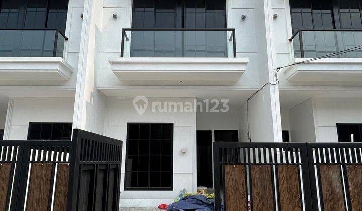 Dijual Rumah Classic Europe 2 Lantai Meruya Utara jakbar 1