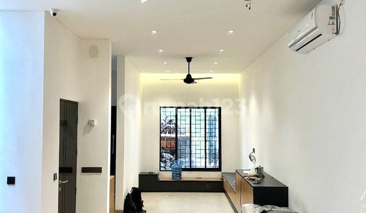 Dijual Rumah Custom 2 Lantai Lokasi Bagus Meruya Utara Jakbar 2