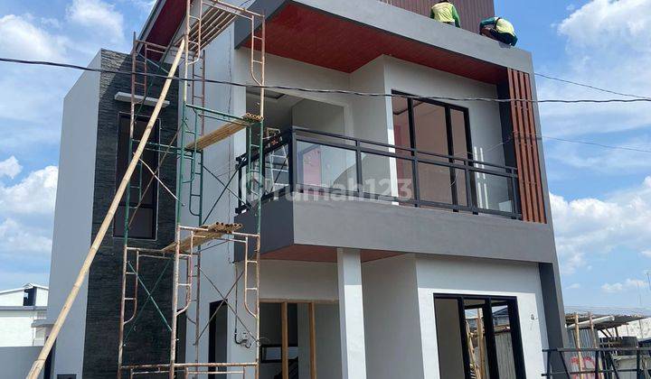 Rumah 2 Lantai Dekat Hotel Alana Dan Toll Solo 1