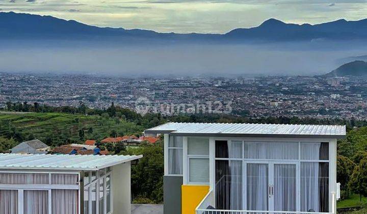 Villa sejuk 2 lantai SHM dekat objek wisata Lembang Bandung  4