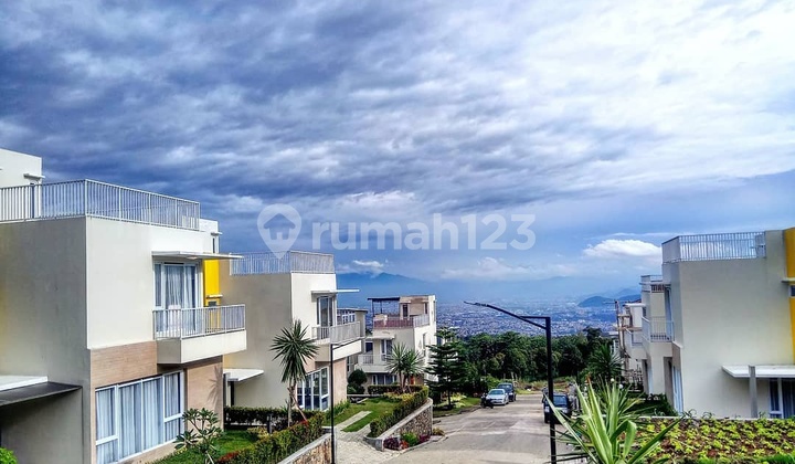 Villa sejuk 2 lantai SHM dekat objek wisata Lembang Bandung  5