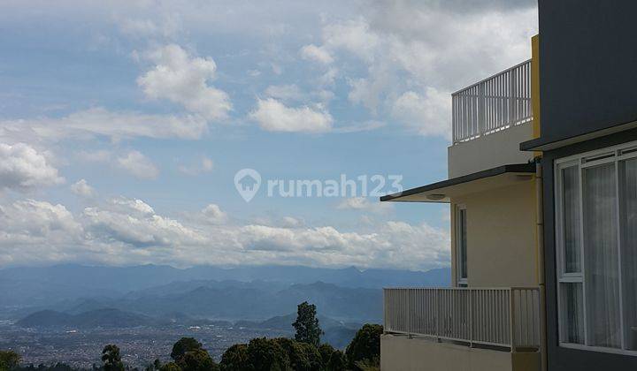 Rumah Vila Modern 3 Lantai SHM strategis view kota Bandung  12