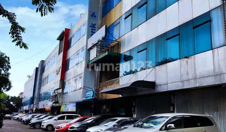 4-Story Row Shop House on Rawamangun Main Road 4-Story Row Shop House on Rawamangun Main Road