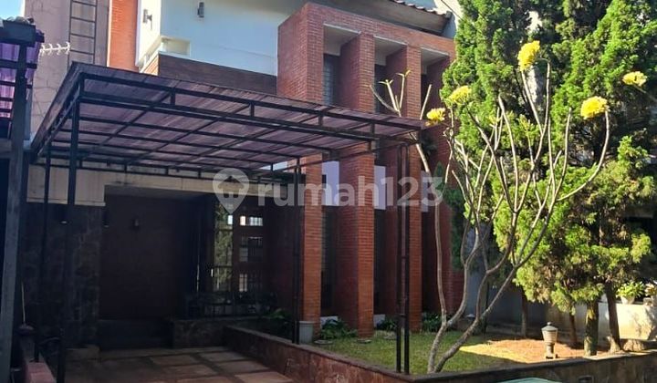 Rumah Cantik Pemandangan Gunung di Bandung