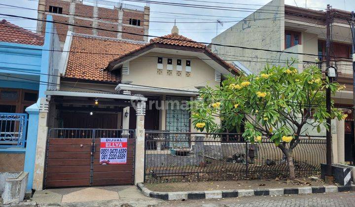 Rumah Asri dan Sejuk , SHM di Mulyosari Prima , jalan lebar 3 Mobil 1