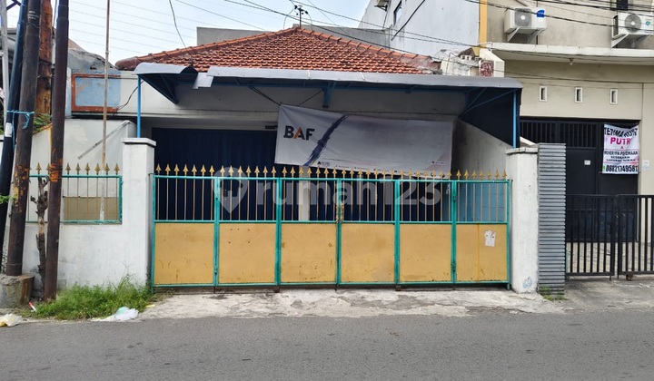 Kalijudan Main Road in front of Schools and Campuses.