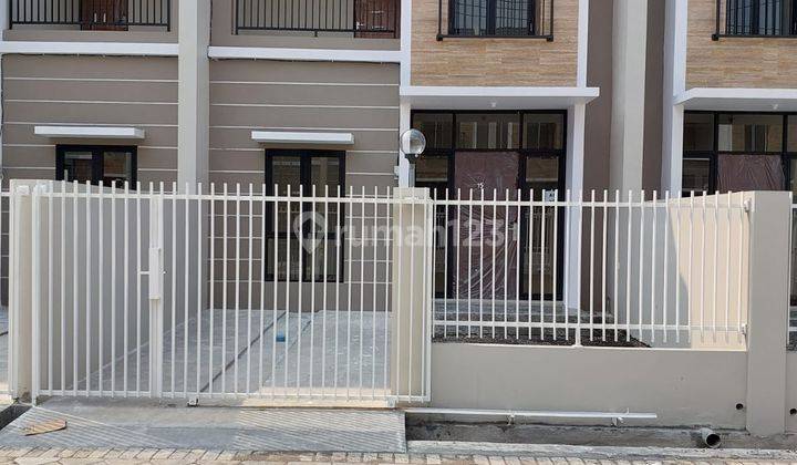 Rumah siap huni DP 0%, lebar 9m, fasilitas lengkap, lokasi selangkah ke Surabaya Timur 1